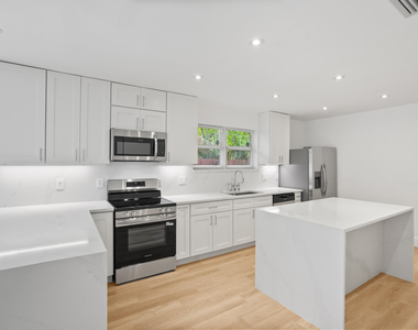1404 Ne 2nd Street - Photo Thumbnail 3