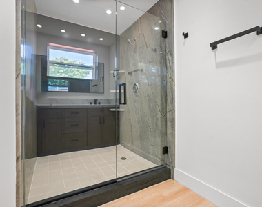 1404 Ne 2nd Street - Photo Thumbnail 13