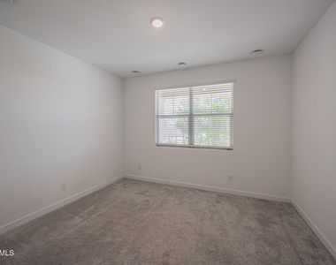 4607 S 111th Drive - Photo Thumbnail 22