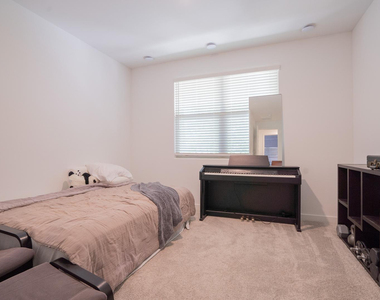 4607 S 111th Drive - Photo Thumbnail 12