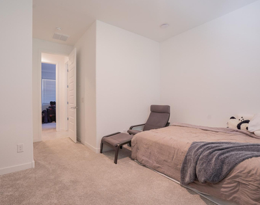 4607 S 111th Drive - Photo Thumbnail 15