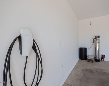 4607 S 111th Drive - Photo Thumbnail 28