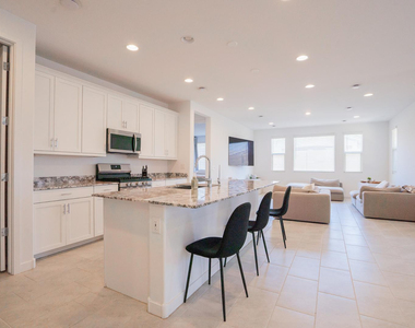4607 S 111th Drive - Photo Thumbnail 6