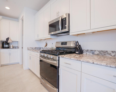 4607 S 111th Drive - Photo Thumbnail 3
