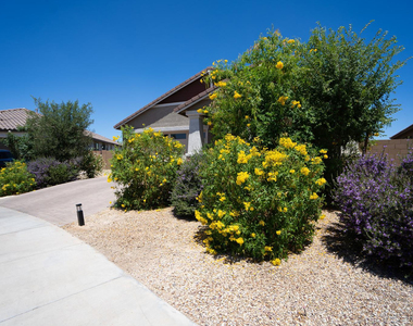 4607 S 111th Drive - Photo Thumbnail 2