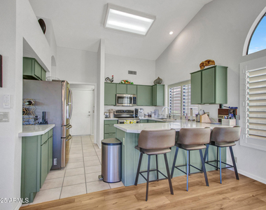 9343 W Escuda Drive - Photo Thumbnail 14