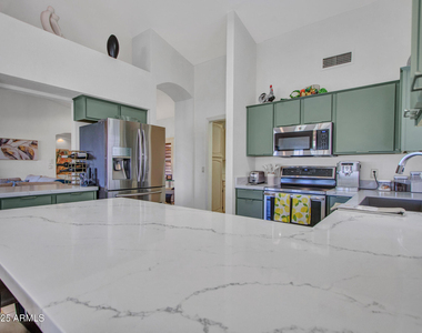 9343 W Escuda Drive - Photo Thumbnail 10