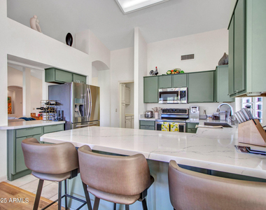 9343 W Escuda Drive - Photo Thumbnail 15