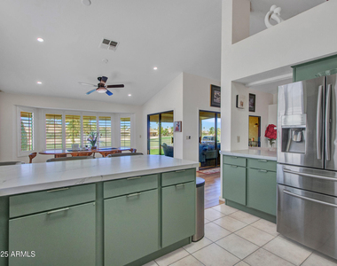9343 W Escuda Drive - Photo Thumbnail 17