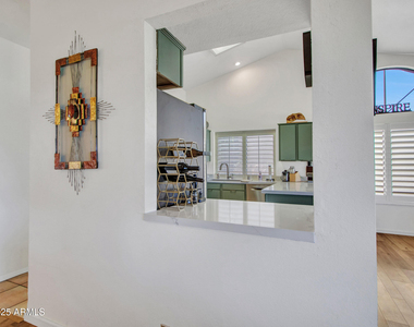 9343 W Escuda Drive - Photo Thumbnail 12