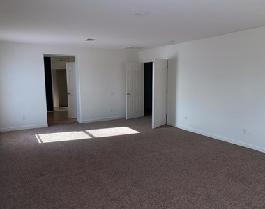 43589 W Cowpath Road - Photo Thumbnail 5