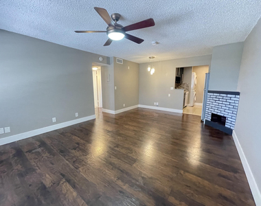 10092 Twin Lakes Drive - Photo Thumbnail 4