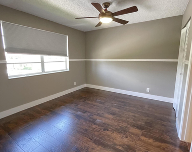 10092 Twin Lakes Drive - Photo Thumbnail 2