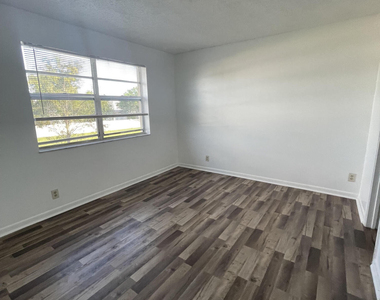 10092 Twin Lakes Drive - Photo Thumbnail 5