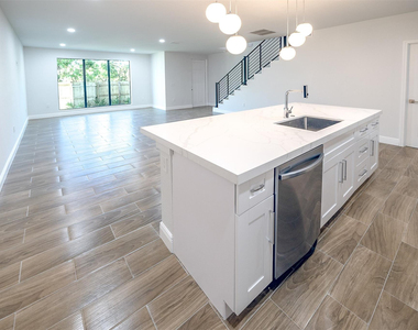 333 Nw 41st Street - Photo Thumbnail 2