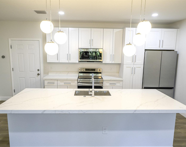 333 Nw 41st Street - Photo Thumbnail 3