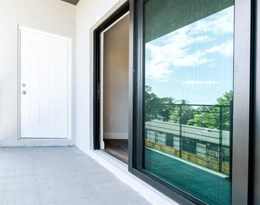 333 Nw 41st Street - Photo Thumbnail 11