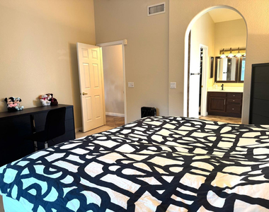 824 S Jay Street - Photo Thumbnail 17