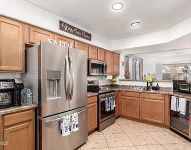 13829 W Rovey Avenue - Photo Thumbnail 5