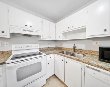 503 Gardens Drive - Photo Thumbnail 3