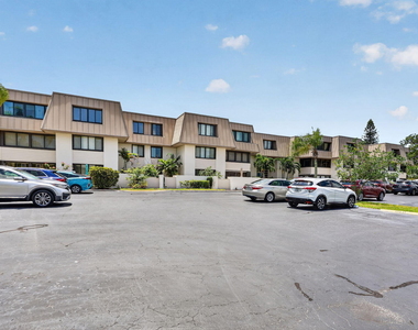 1800 Se Saint Lucie Boulevard - Photo Thumbnail 3
