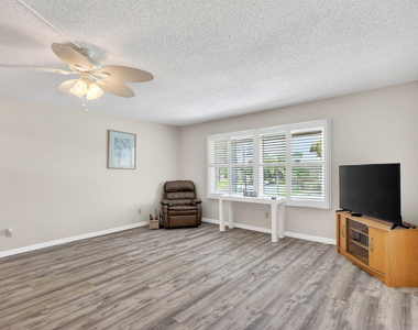1800 Se Saint Lucie Boulevard - Photo Thumbnail 14