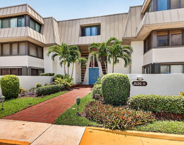 1800 Se Saint Lucie Boulevard - Photo Thumbnail 4