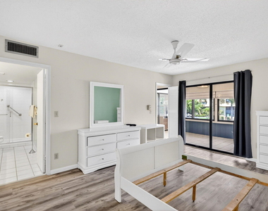 1800 Se Saint Lucie Boulevard - Photo Thumbnail 21