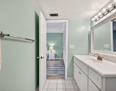 1800 Se Saint Lucie Boulevard - Photo Thumbnail 24