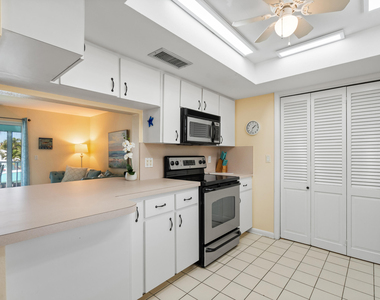 249 Center Street - Photo Thumbnail 15