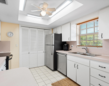 249 Center Street - Photo Thumbnail 14