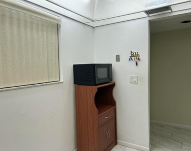 5220 Las Verdes Circle - Photo Thumbnail 9