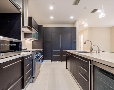 3121 Ne 26th Street - Photo Thumbnail 4