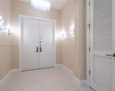 3121 Ne 26th Street - Photo Thumbnail 2