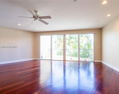 3121 Ne 26th Street - Photo Thumbnail 9