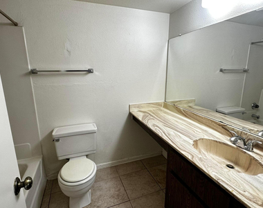 700 W University Drive - Photo Thumbnail 7