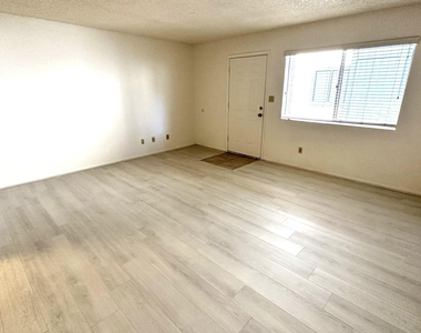 700 W University Drive - Photo Thumbnail 1