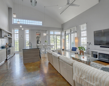 185 Ne 4th Avenue - Photo Thumbnail 1