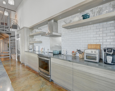 185 Ne 4th Avenue - Photo Thumbnail 2