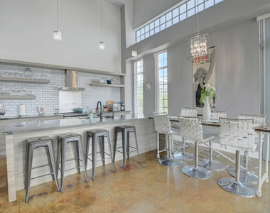185 Ne 4th Avenue - Photo Thumbnail 3