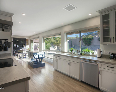 3337 E Las Rocas Drive - Photo Thumbnail 6