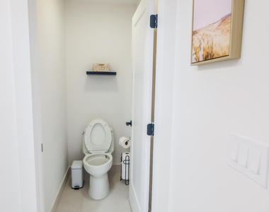 3127 Sherwood Boulevard - Photo Thumbnail 12