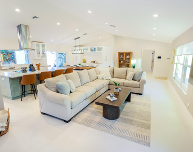 3127 Sherwood Boulevard - Photo Thumbnail 1