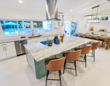 3127 Sherwood Boulevard - Photo Thumbnail 2