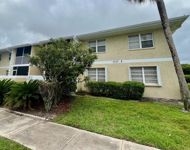 1537 Se Royal Green Circle - Photo Thumbnail 16