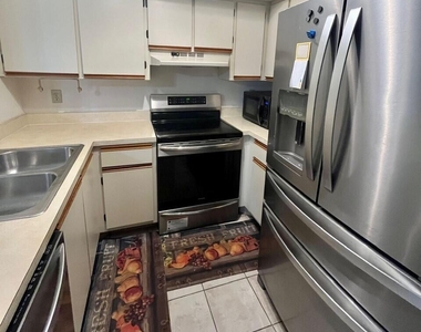 1537 Se Royal Green Circle - Photo Thumbnail 4