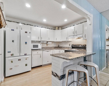 407 Pine Glen Lane - Photo Thumbnail 2