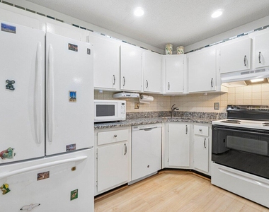 407 Pine Glen Lane - Photo Thumbnail 3