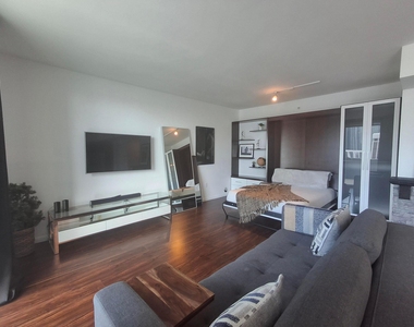 244 Biscayne Boulevard - Photo Thumbnail 4