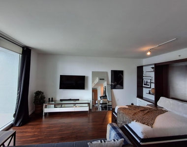244 Biscayne Boulevard - Photo Thumbnail 6